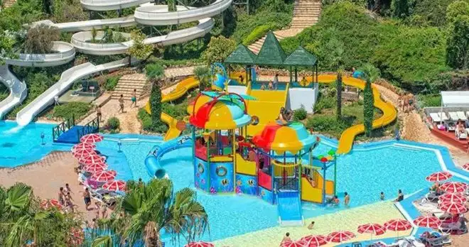 Side Aqualand Dolphinland Aquapark